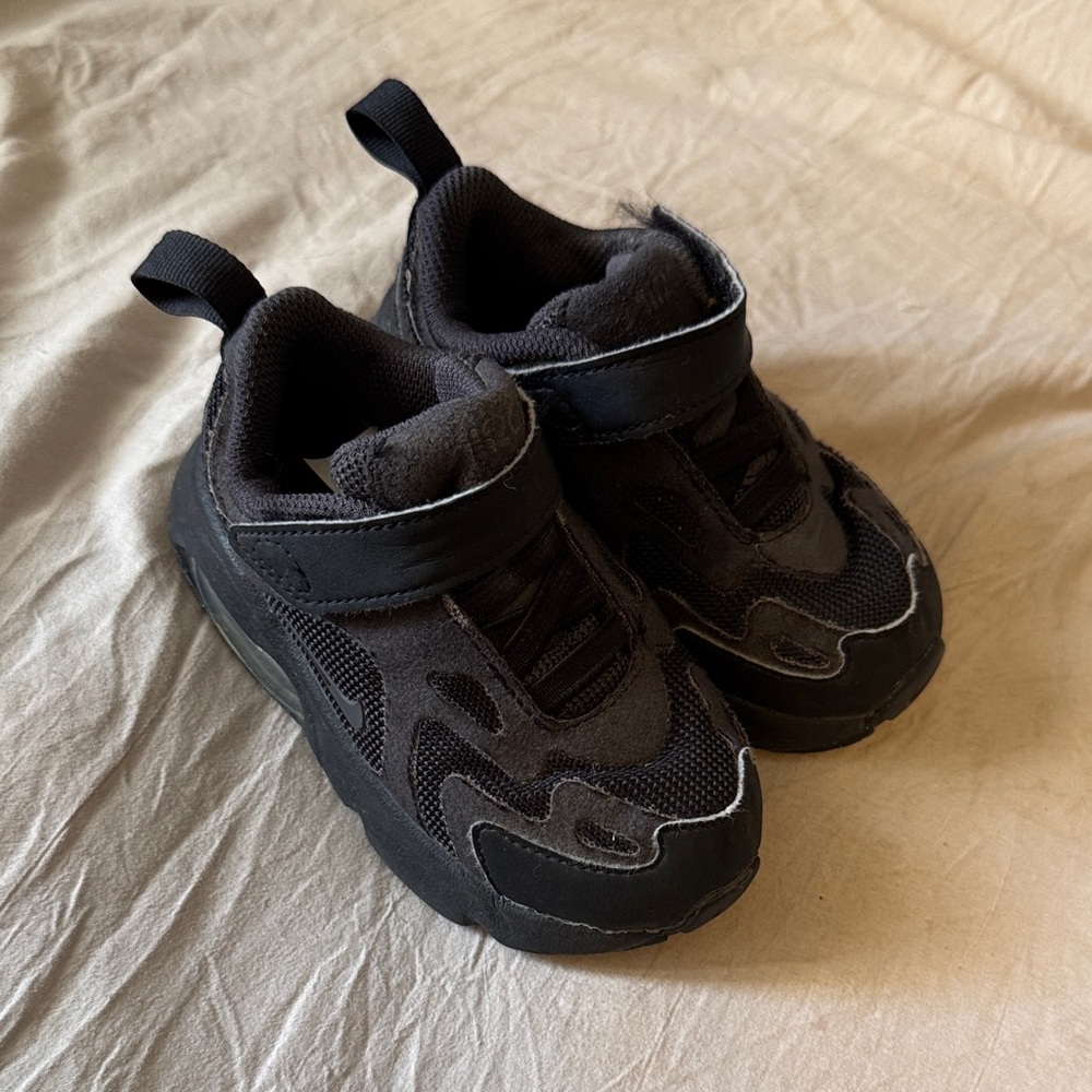 Black Nike Shoes